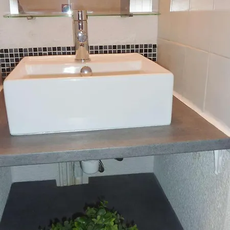 2 Pièces Avec Piscine, Parking Privé Et Accès Direct à La - Fr-1-387-50 Apartamento *