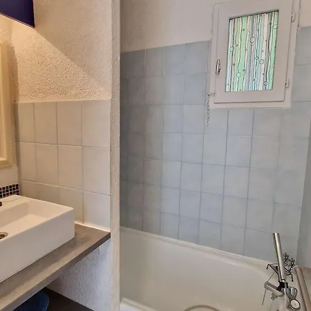 2 Pieces Avec Piscine, Parking Prive Et Acces Direct A La - Fr-1-387-50 Marseillan (Herault)
